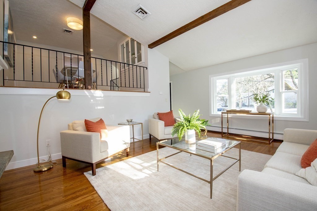 31 Pinewood Road Wellesley, MA 02482 - Photo 4 of 32