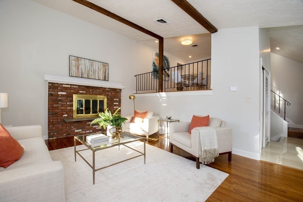 31 Pinewood Road Wellesley, MA 02482 - Photo 5 of 32