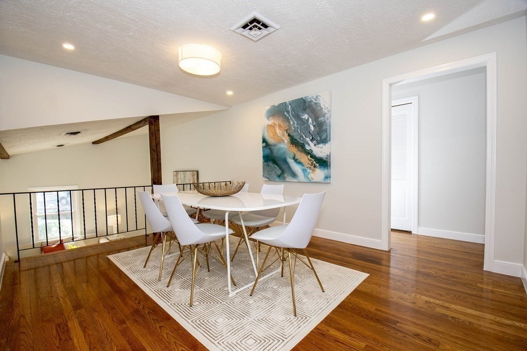 31 Pinewood Road Wellesley, MA 02482 - Photo 8 of 32