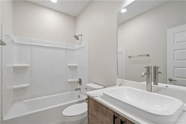 $1,350 | 409 North Onyx Avenue, Unit 2, Edinburg, TX 78541