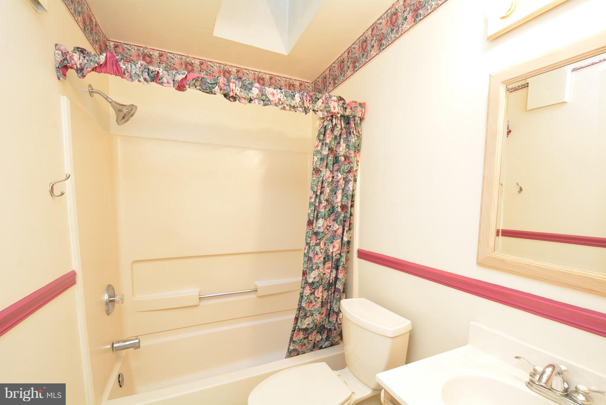 9017 Brook Ford Road Burke, VA 22015 - Photo 11 of 30 Bath