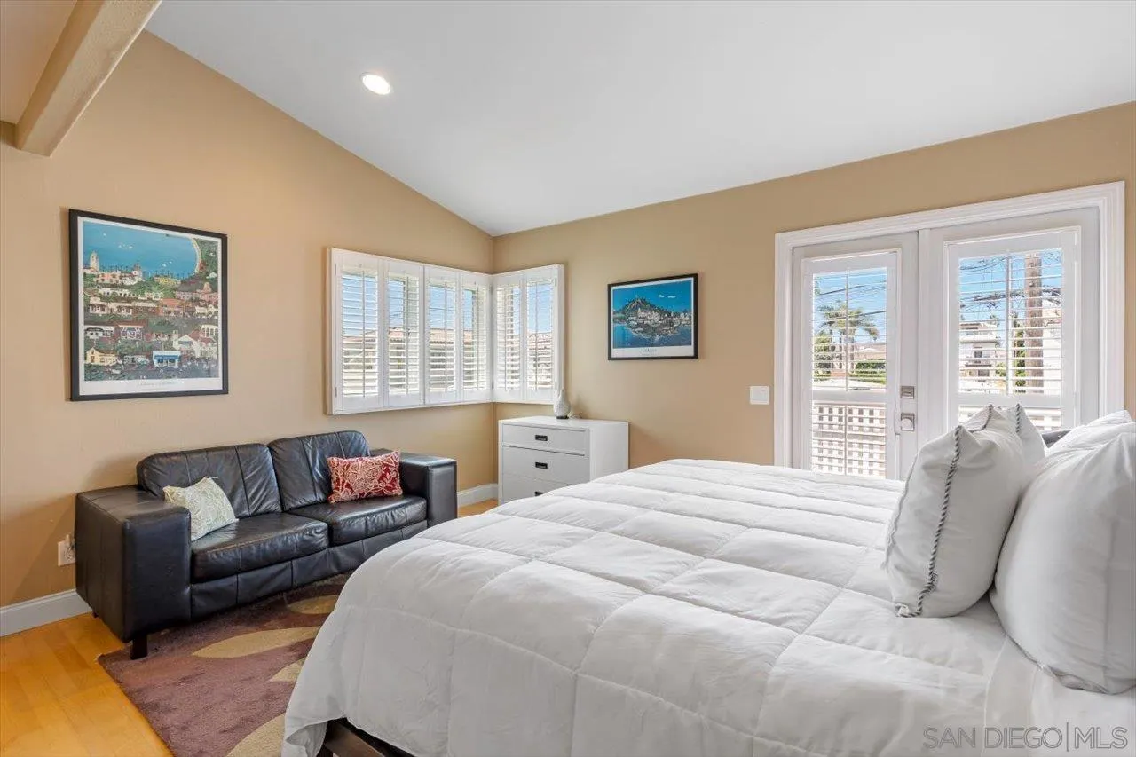 312 Bonair Street La Jolla, CA 92037 - Photo 22 of 40 a spacious bedroom with a bed a couch and a window