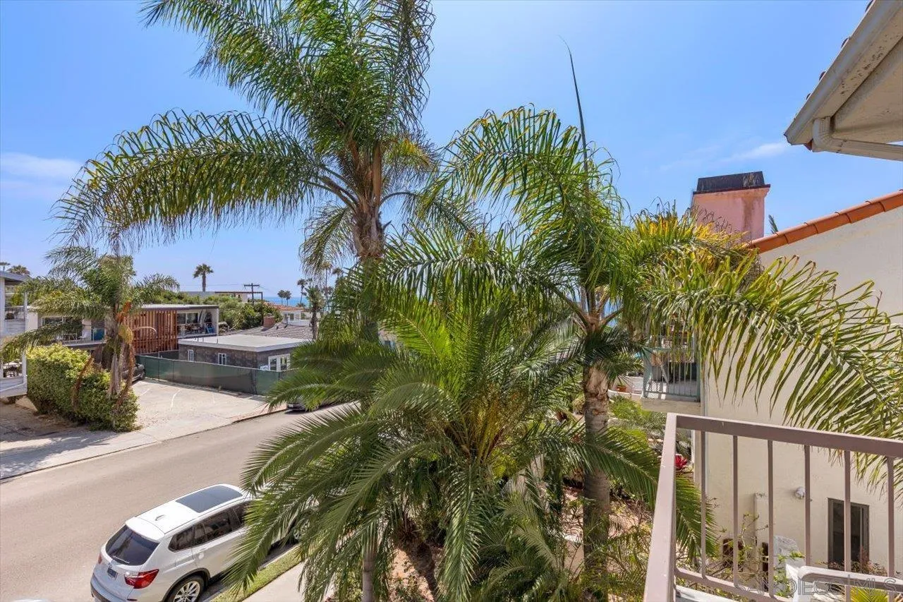 312 Bonair Street La Jolla, CA 92037 - Photo 31 of 40 a view of a yard from a balcony
