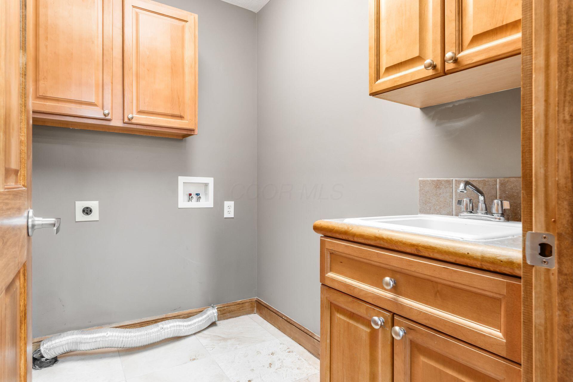 483 South Sunbury Road Westerville, OH 43081 - Photo 39 of 81 052_388351_i 483 S Sunbury_59