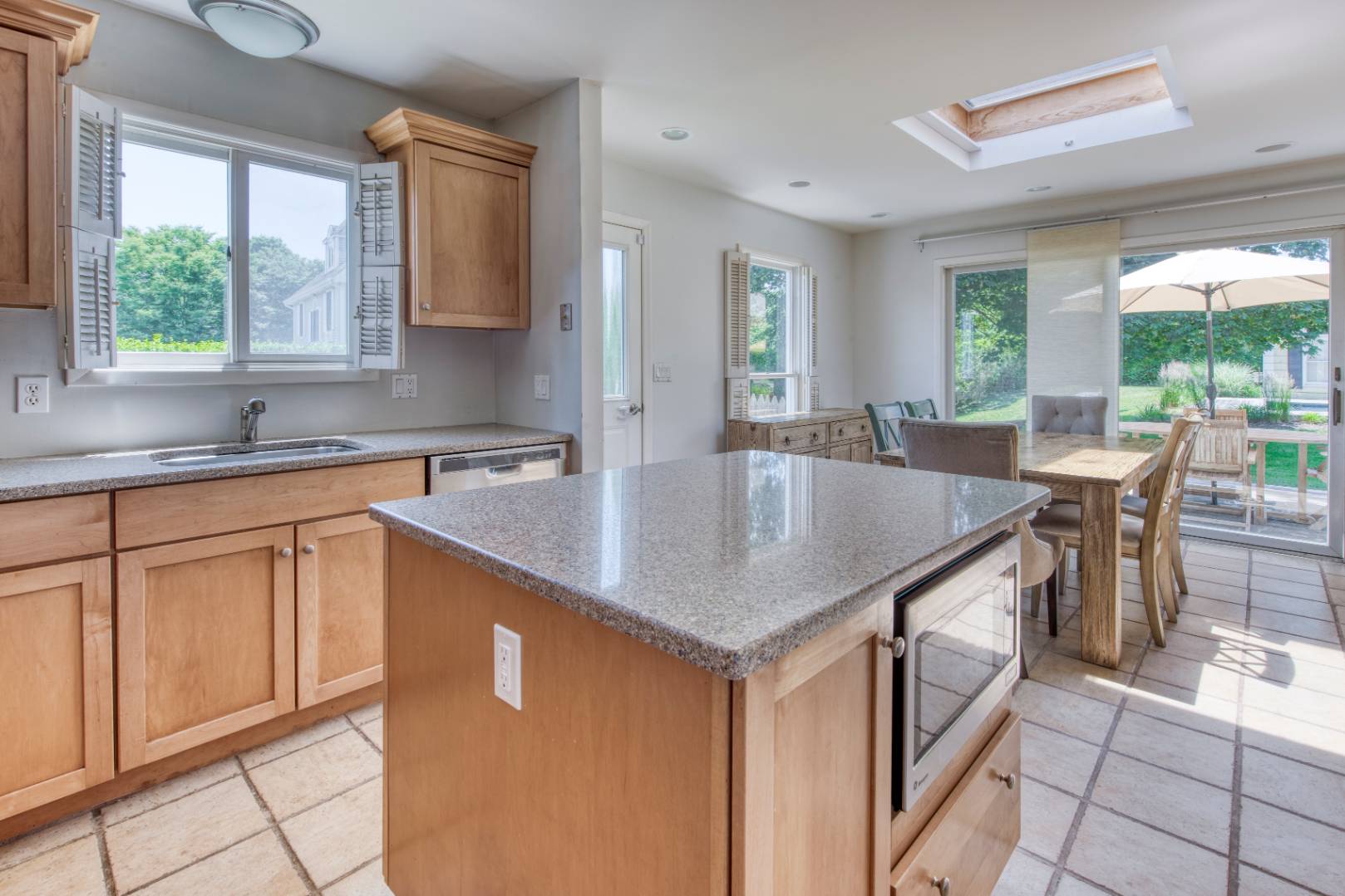 111 Old Town Road Southampton, NY 11968 - Photo 5 of 8