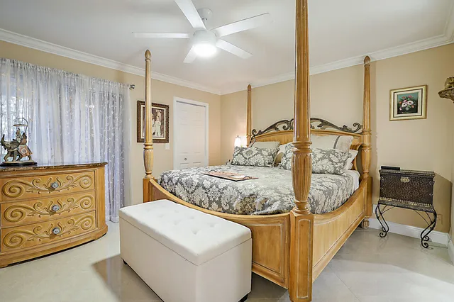 $240,000 | 7286 Huntington Lane, Unit 204, Delray Beach, FL 33446