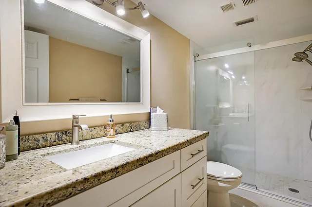 $240,000 | 7286 Huntington Lane, Unit 204, Delray Beach, FL 33446