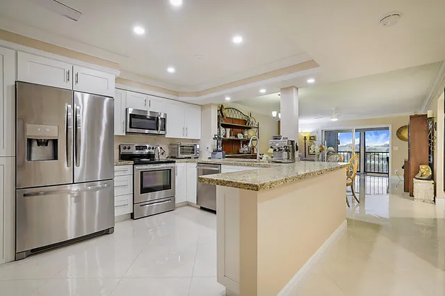 $240,000 | 7286 Huntington Lane, Unit 204, Delray Beach, FL 33446
