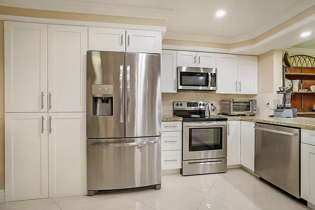 $240,000 | 7286 Huntington Lane, Unit 204, Delray Beach, FL 33446