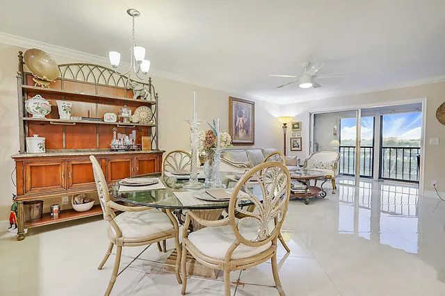 $240,000 | 7286 Huntington Lane, Unit 204, Delray Beach, FL 33446