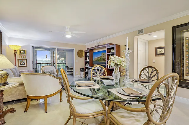 $240,000 | 7286 Huntington Lane, Unit 204, Delray Beach, FL 33446