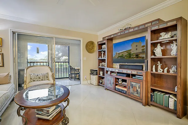 $240,000 | 7286 Huntington Lane, Unit 204, Delray Beach, FL 33446