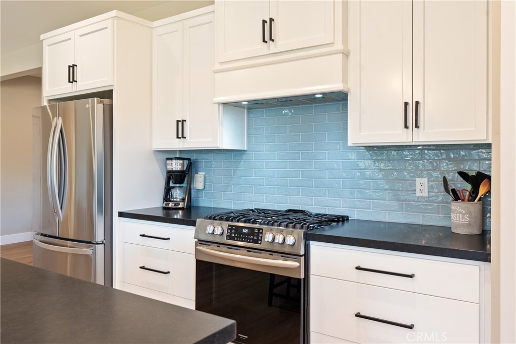 8550 El Corte Road Atascadero, CA 93422 - Photo 19 of 72 a kitchen with cabinets and stainless steel appliances