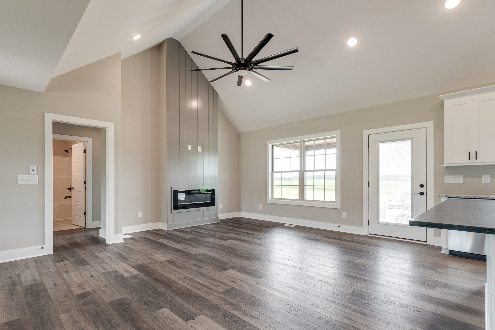 928 Butler Bridge Road Portland, TN 37148 - Photo 5 of 26 an empty room with windows and ceiling fan