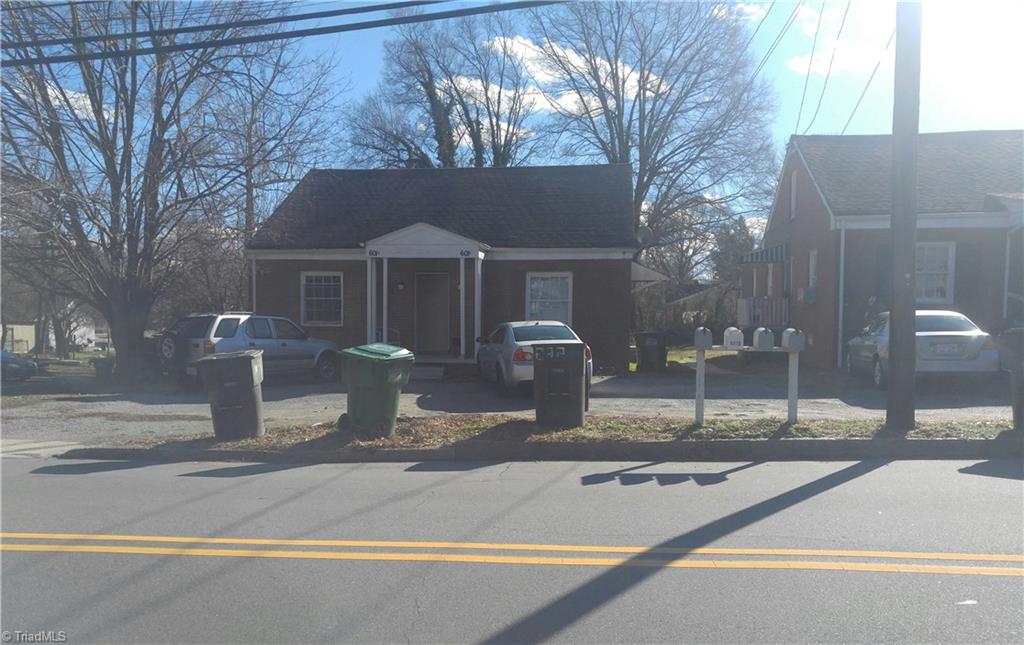601 Chestnut is on the LEFT. 603 Chestnut is on the RIGHT.