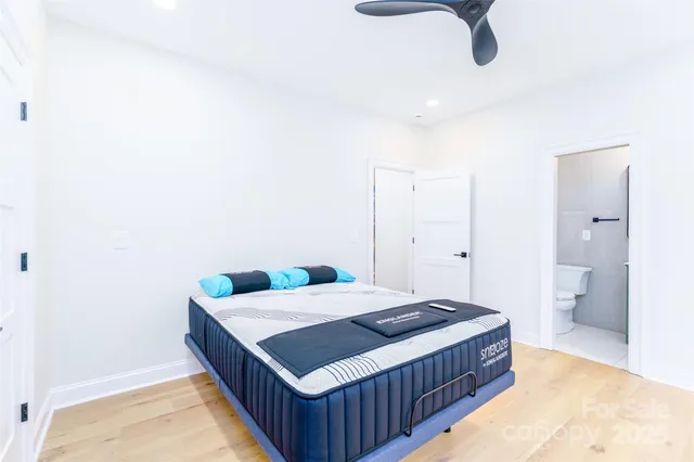 a view of a window in an empty room