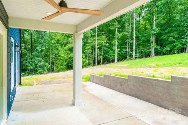 a view of a house with backyard and trees