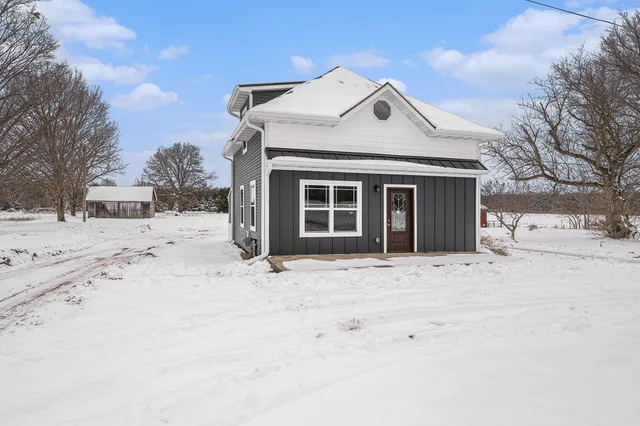 $299,900 | 46750 County Road 665, Paw Paw, MI 49079