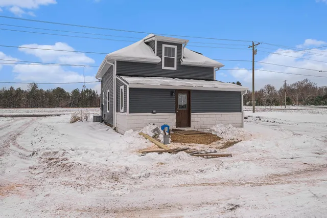 $299,900 | 46750 County Road 665, Paw Paw, MI 49079