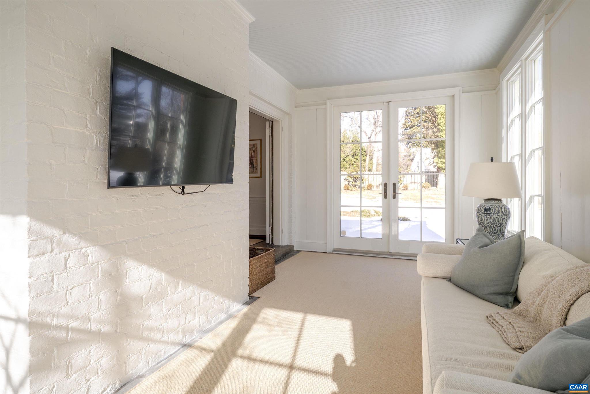 921 Rugby Road Charlottesville, VA 22903 - Photo 18 of 41