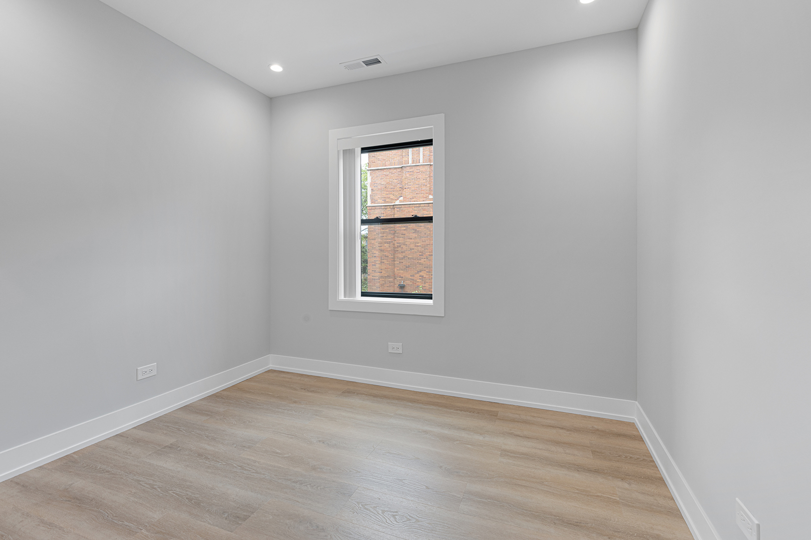 1548 West Juneway Terrace, Unit 2A Chicago, IL 60626 - Photo 8 of 18 a view of empty room with wooden floor and fan