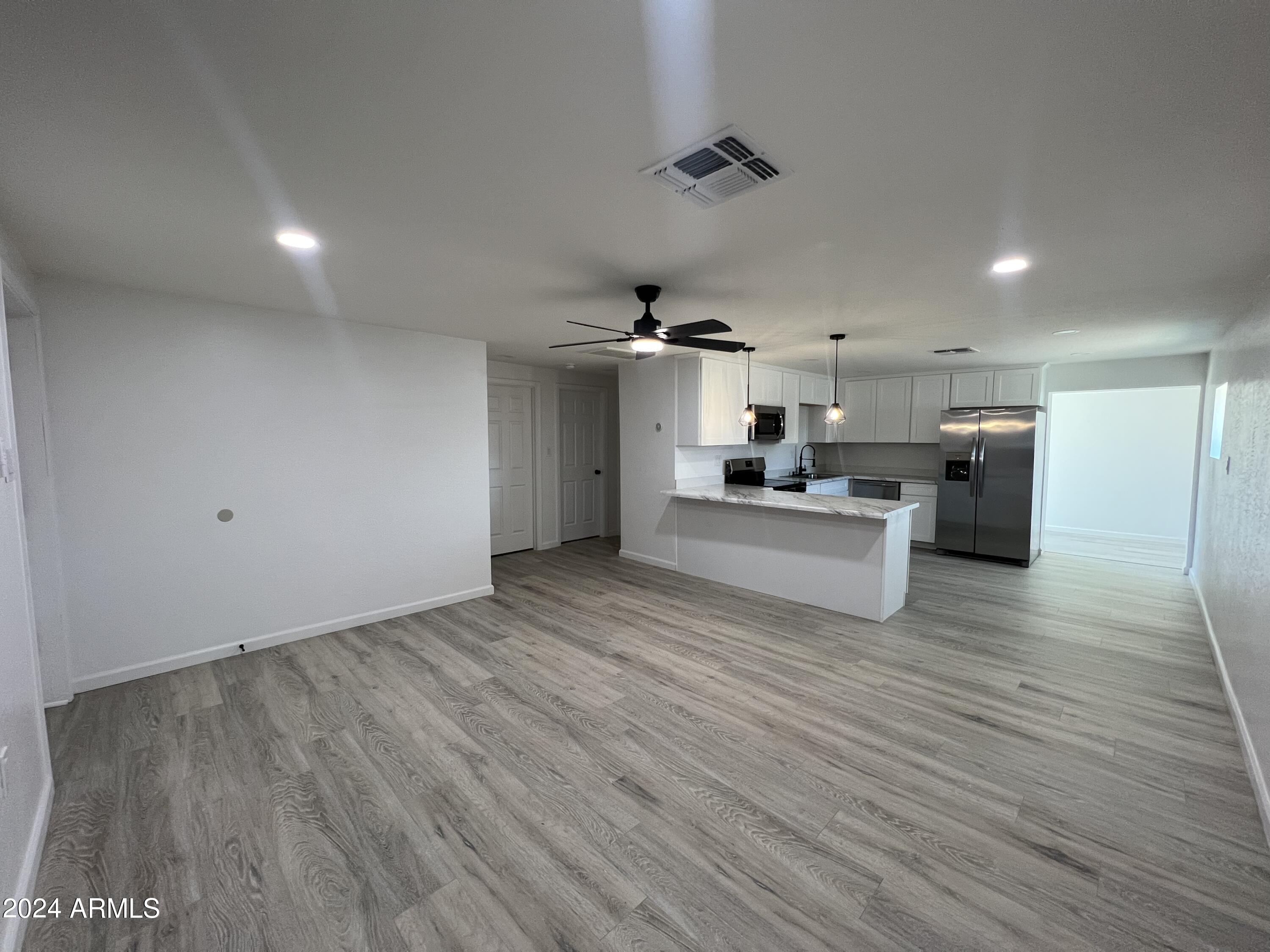 1649 West Apache Street Phoenix, AZ 85007 - Photo 3 of 10 6814A782-E6D7-4AEC-AB76-4278BE060C06