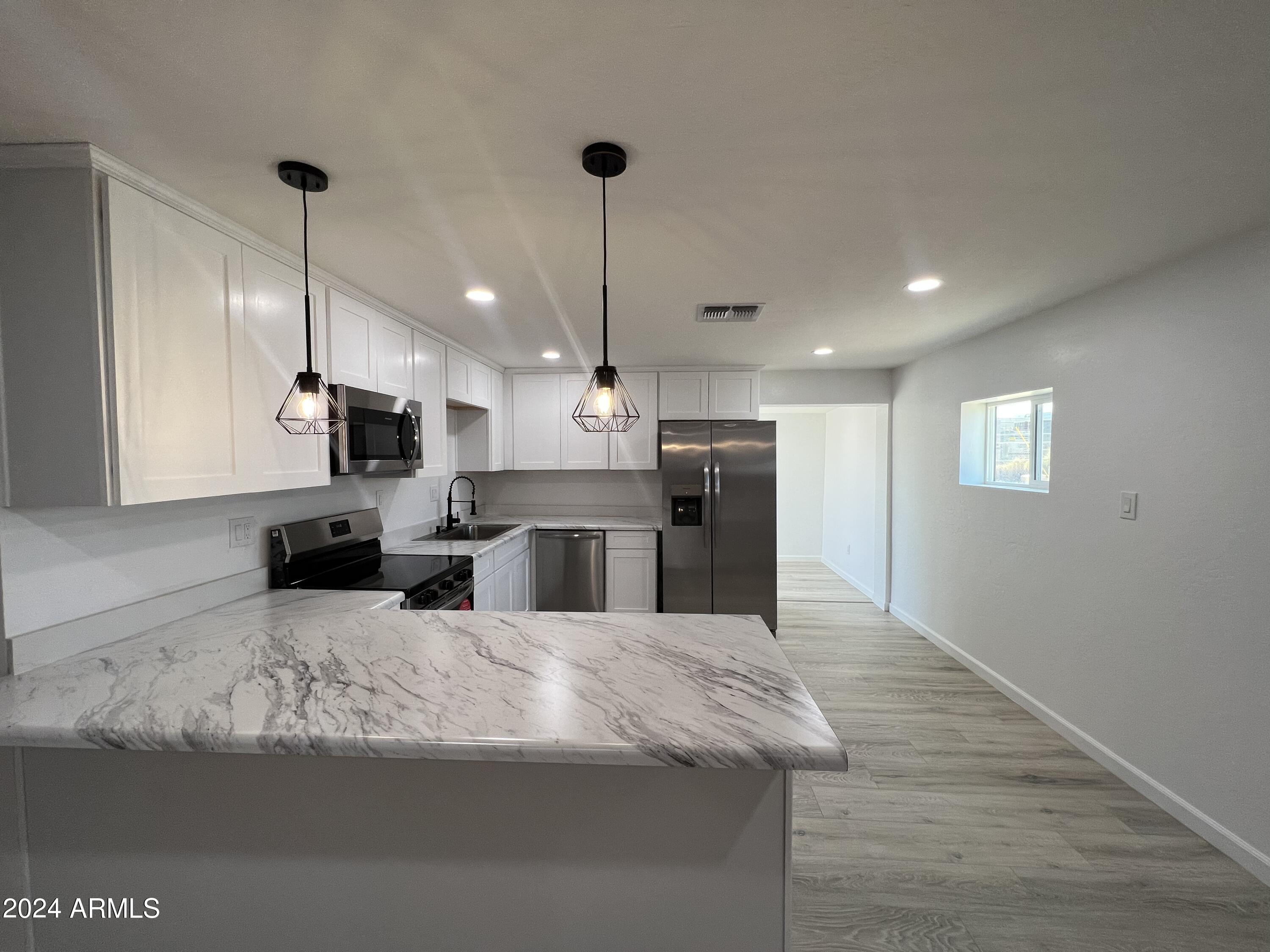 1649 West Apache Street Phoenix, AZ 85007 - Photo 4 of 10 03B28EC8-1667-4553-AFED-B55373EE88E5