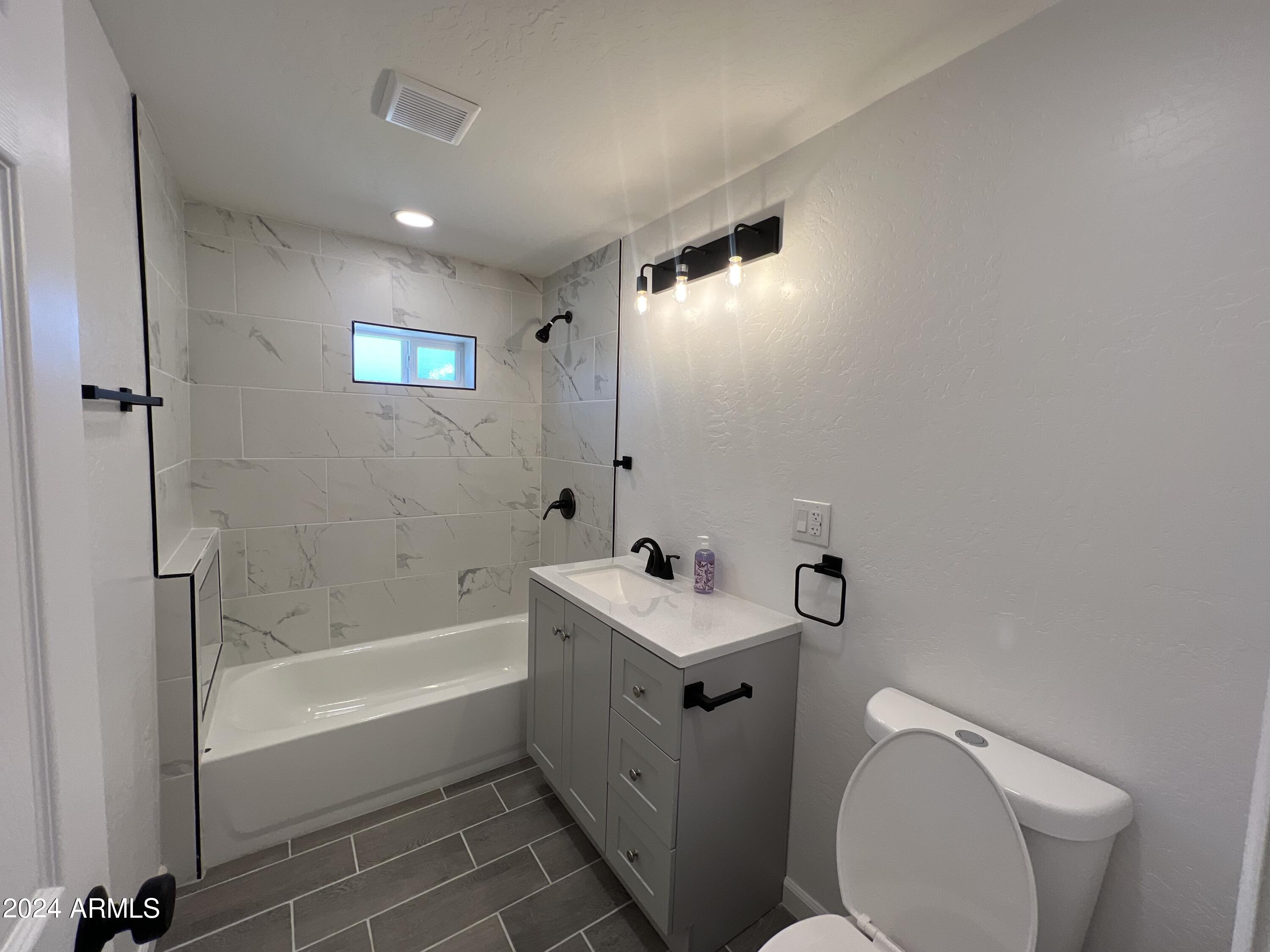 1649 West Apache Street Phoenix, AZ 85007 - Photo 8 of 10 1FAB20E8-984E-4C80-85F0-EB5D62B4C8BA