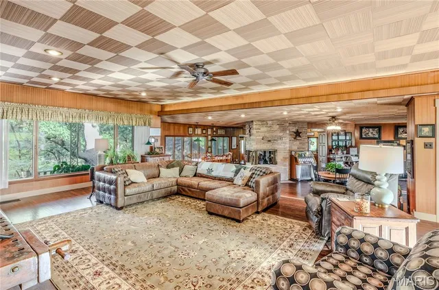 $650,000 | 1 Stone Street, Moberly, MO 65270