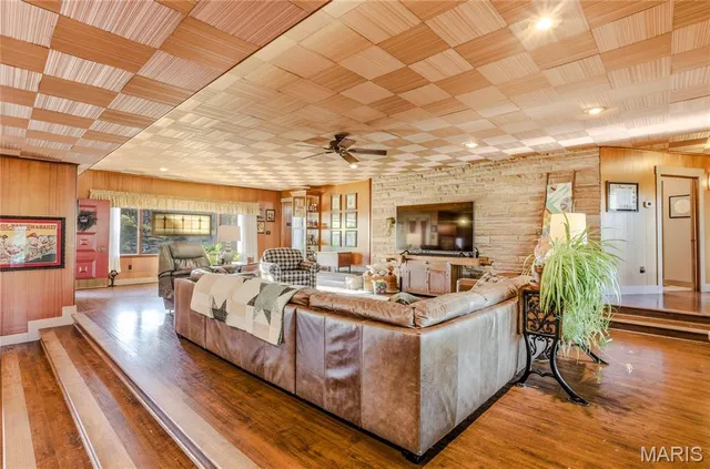 $650,000 | 1 Stone Street, Moberly, MO 65270