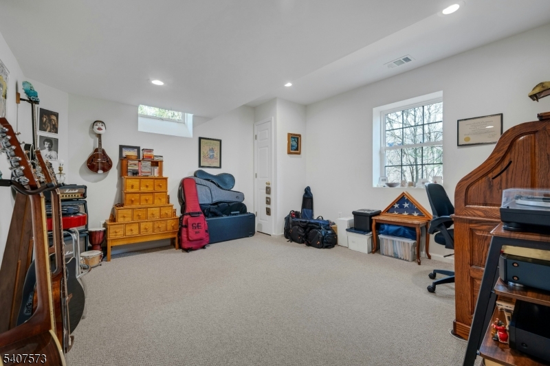 1 Bell Court Chester, NJ 07930 - Photo 32 of 37