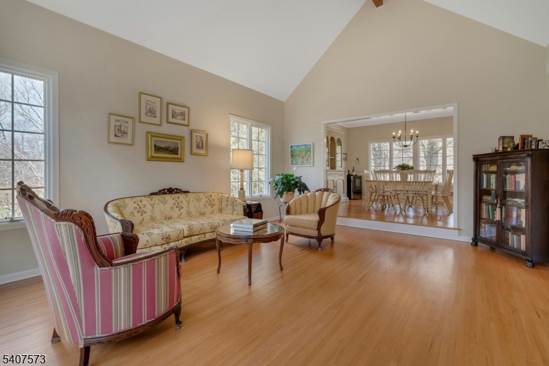 1 Bell Court Chester, NJ 07930 - Photo 7 of 37