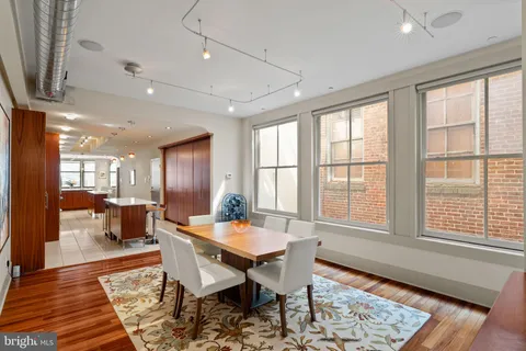 $995,000 | 1606 Chestnut Street, Unit 2, Philadelphia, PA 19103