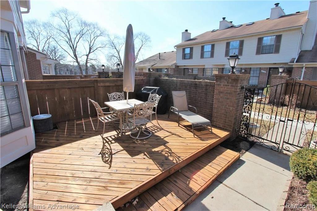 22280 Edgewater Novi, MI 48375 - Photo 3 of 20