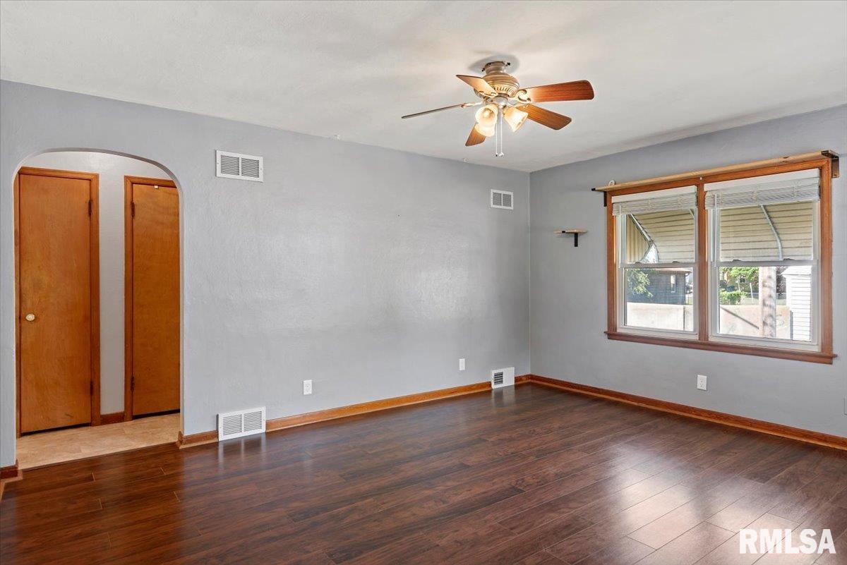 2912 East Enos Avenue Springfield, IL 62702 - Photo 3 of 24 Gallery Image 3
