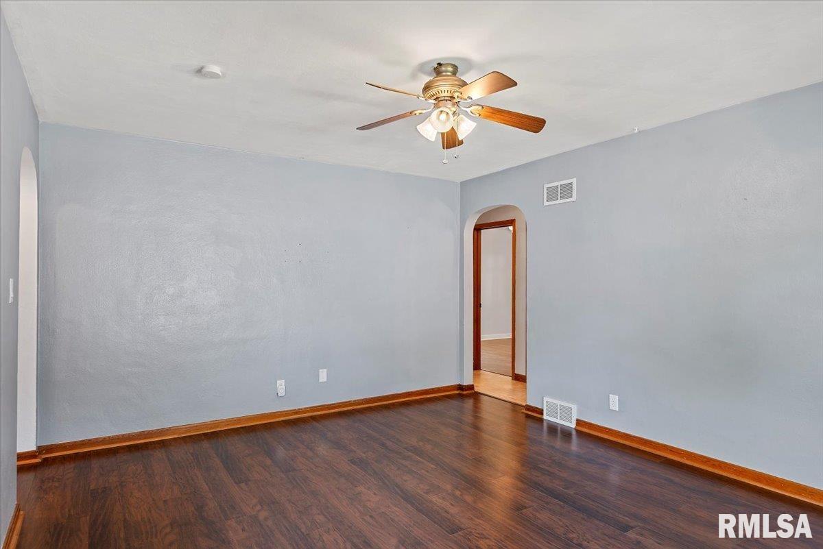 2912 East Enos Avenue Springfield, IL 62702 - Photo 6 of 24 Gallery Image 6