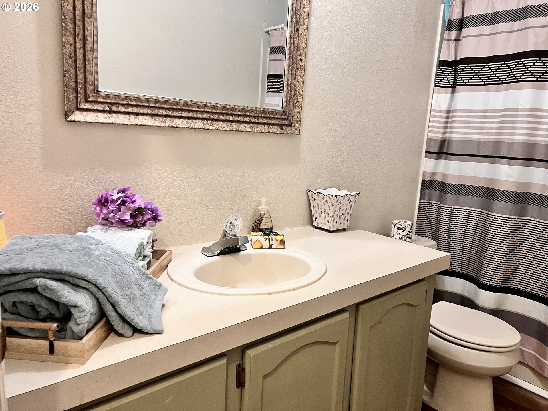 538 Lochaven Avenue Springfield, OR 97477 - Photo 18 of 35 Bathroom