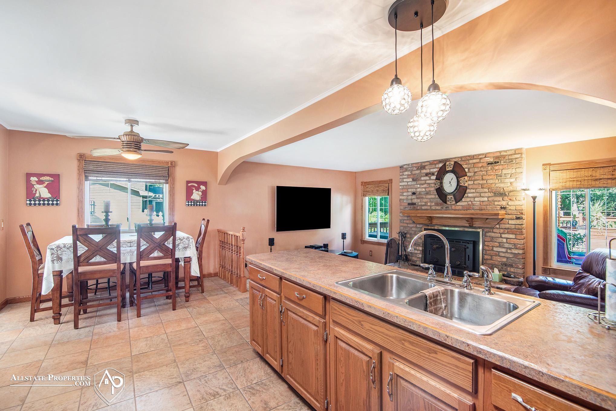 1031 Stonehenge Road Flint, MI 48532 - Photo 9 of 34