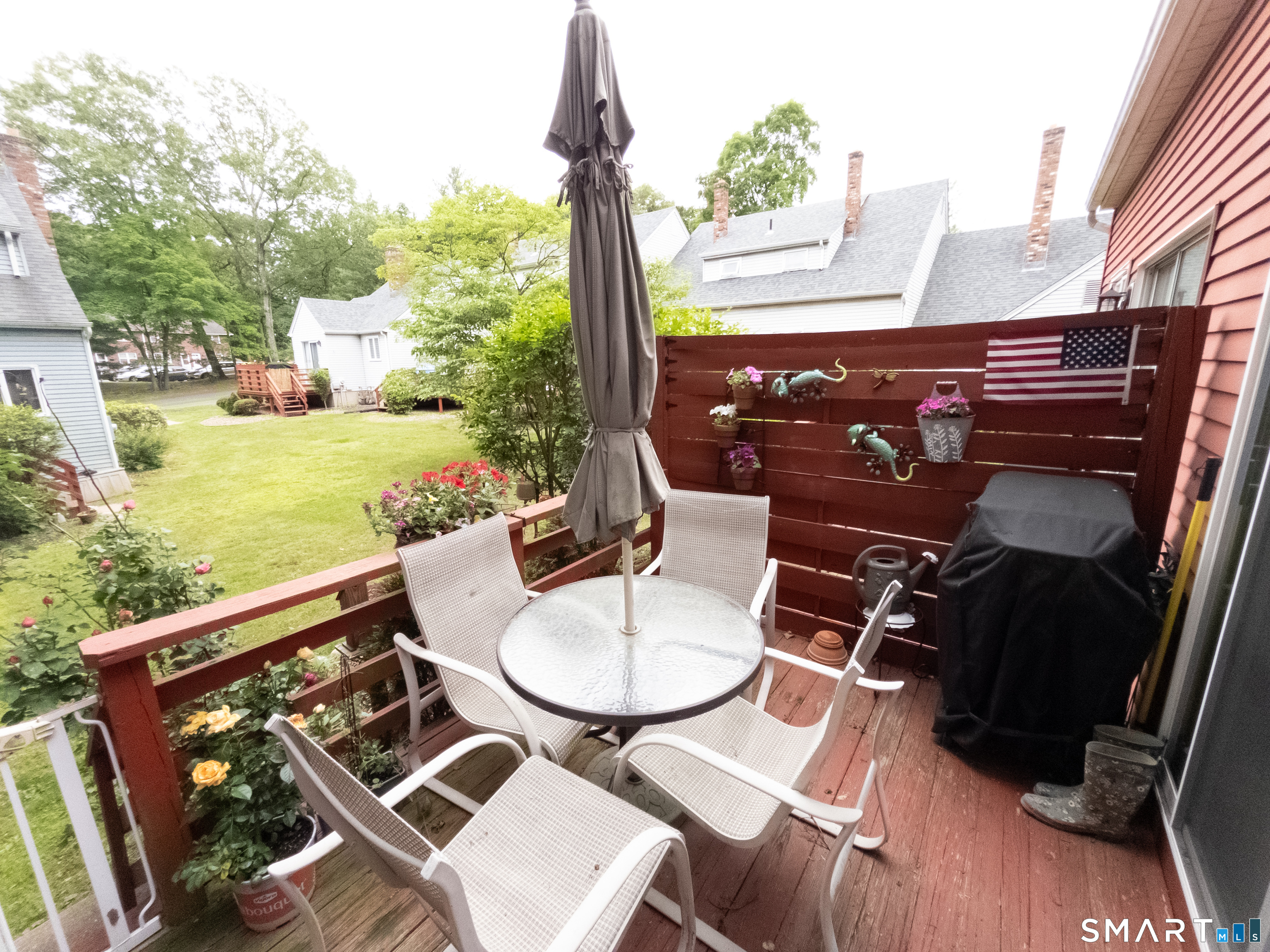 40 Grove Street, Unit B Manchester, CT 06042 - Photo 4 of 13 a balcony with table and chairs