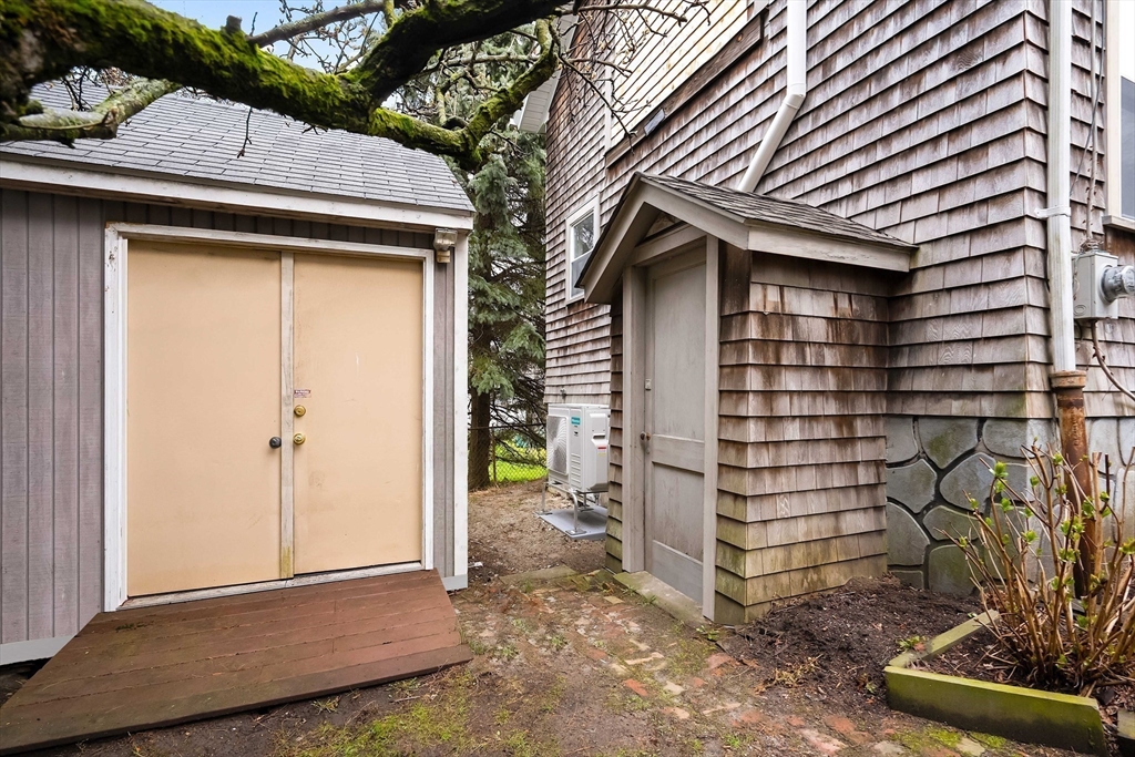 572 William Street Fall River, MA 02721 - Photo 27 of 31 a backyard of a house
