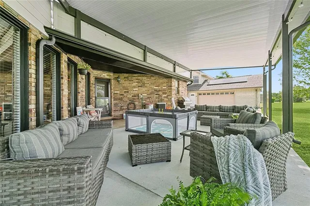 $450,000 | 1800 Lake Salvador Drive, Harvey, LA 70058