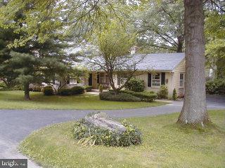 1125 Colonial Road Lancaster, PA 17603 - Photo 1 of 12 Gallery Image 1