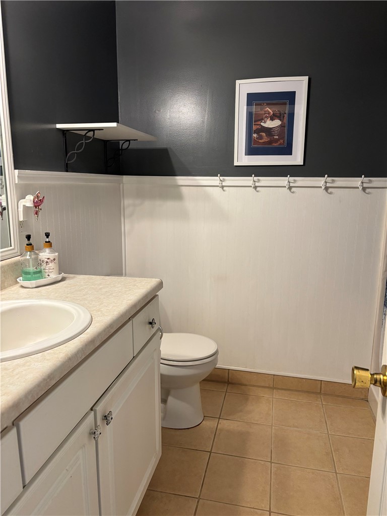 608 McKinney Way Westminster, SC 29693 - Photo 10 of 34 An inviting bathroom offers a practical sink vanity and durable tile flooring.