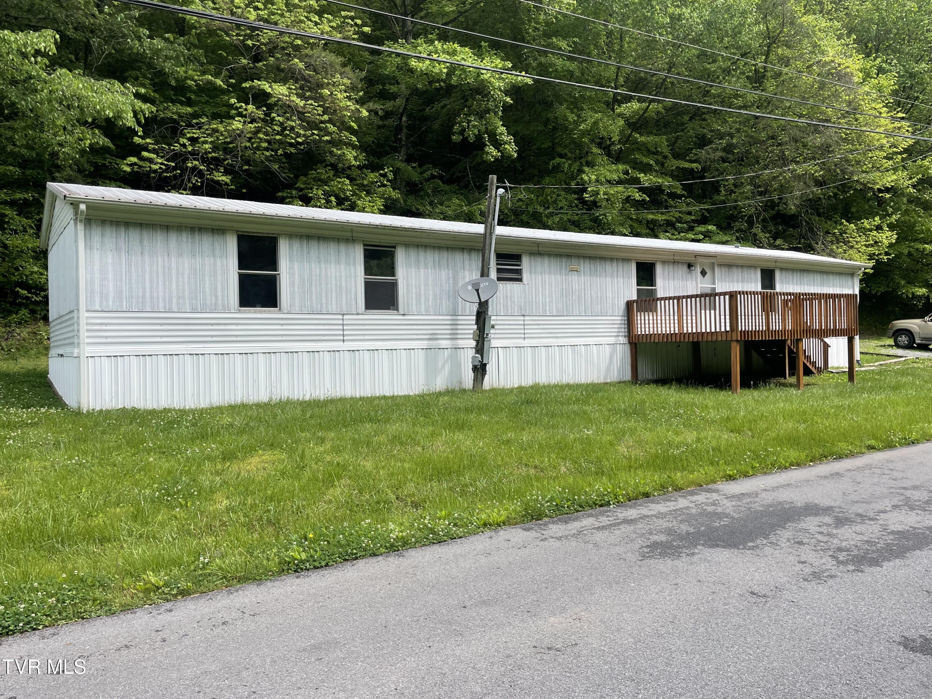301 Willow Springs Road Elizabethton, TN 37643 - Photo 3 of 15 301 Willow Springs 14