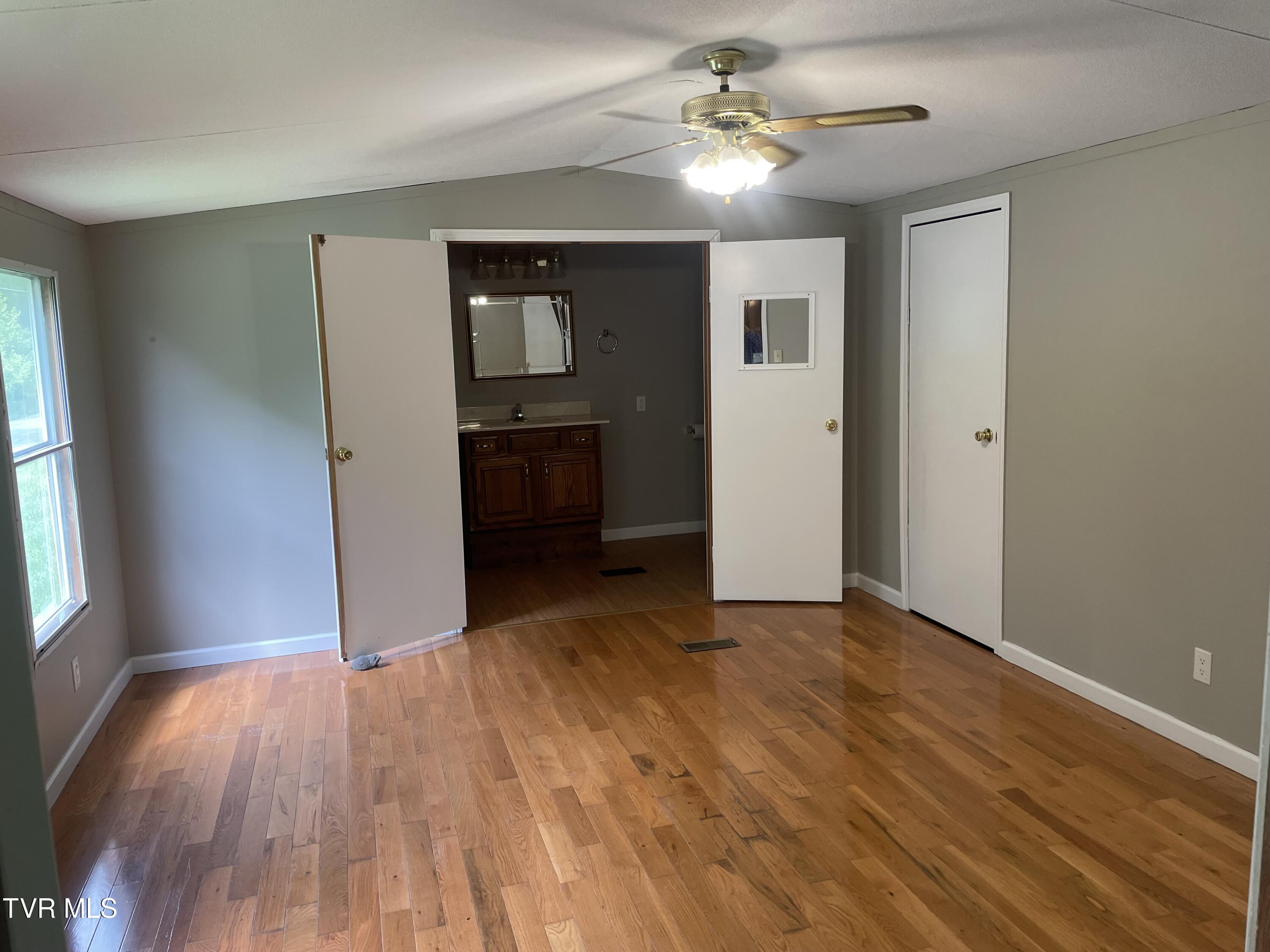 301 Willow Springs Road Elizabethton, TN 37643 - Photo 5 of 15 301 Willow Springs 2