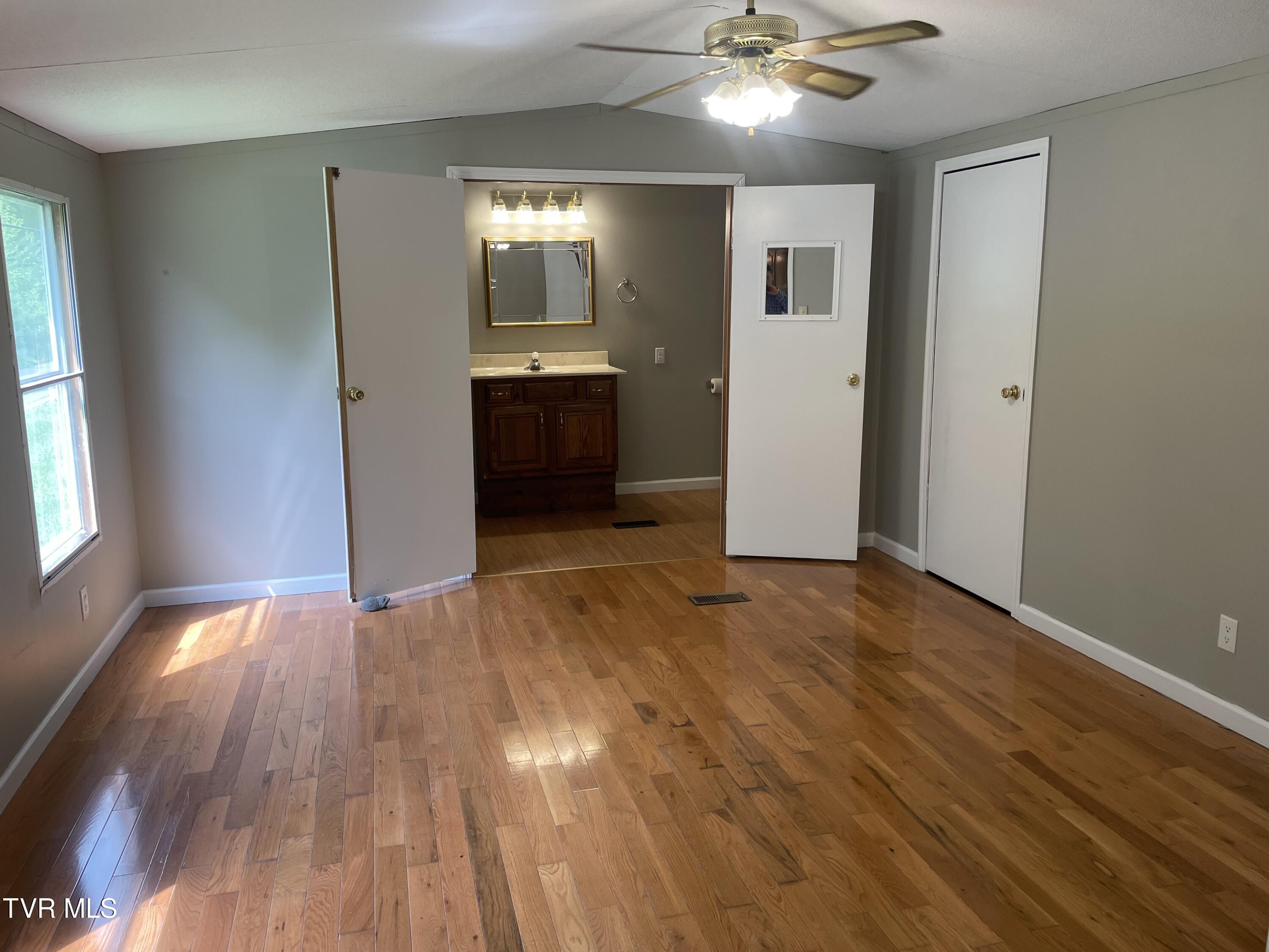 301 Willow Springs Road Elizabethton, TN 37643 - Photo 7 of 15 301 Willow Springs 4