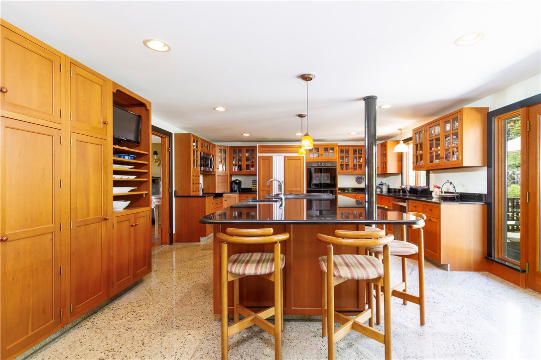 230 Shore Road Westerly, RI 02891 - Photo 5 of 40