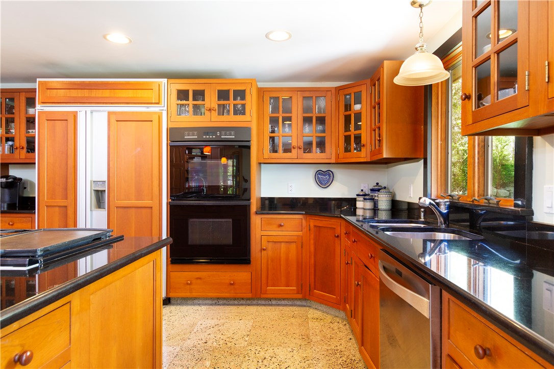 230 Shore Road Westerly, RI 02891 - Photo 6 of 40