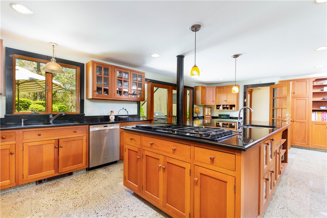 230 Shore Road Westerly, RI 02891 - Photo 7 of 40