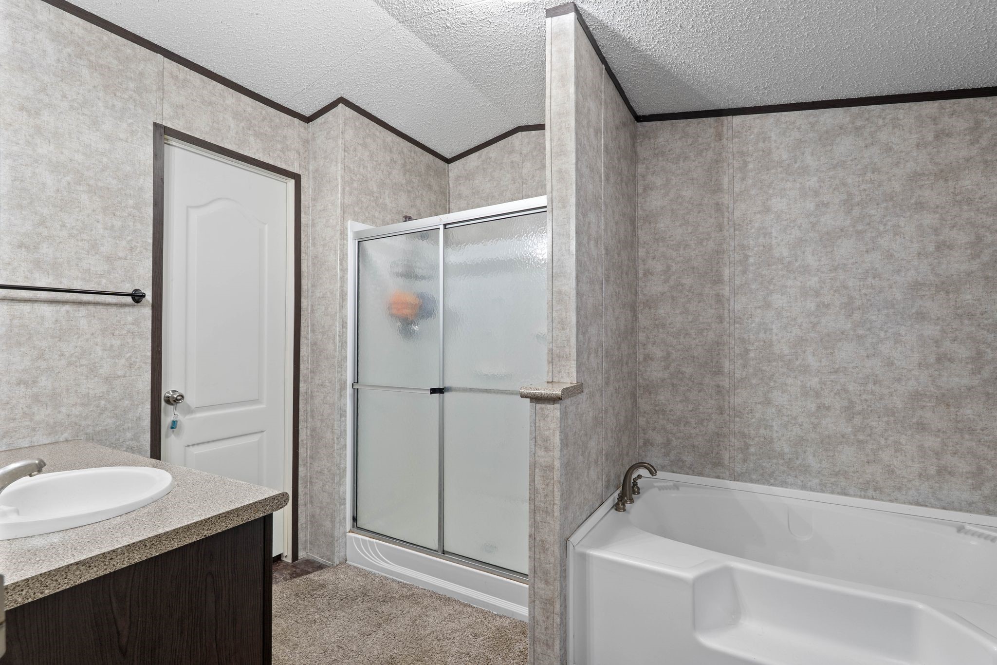 14633 Forest Tower Court Conroe, TX 77306 - Photo 13 of 26 Primary Bathroom